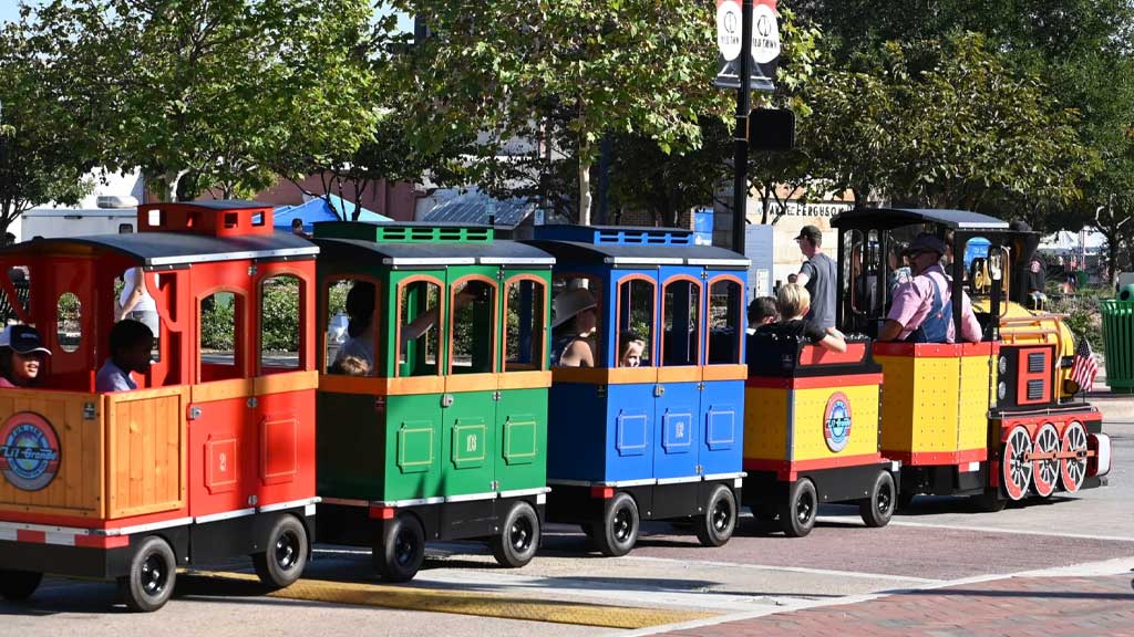 Electric Mini Express trackless train operating in a city park, creating family-friendly moments in public green spaces