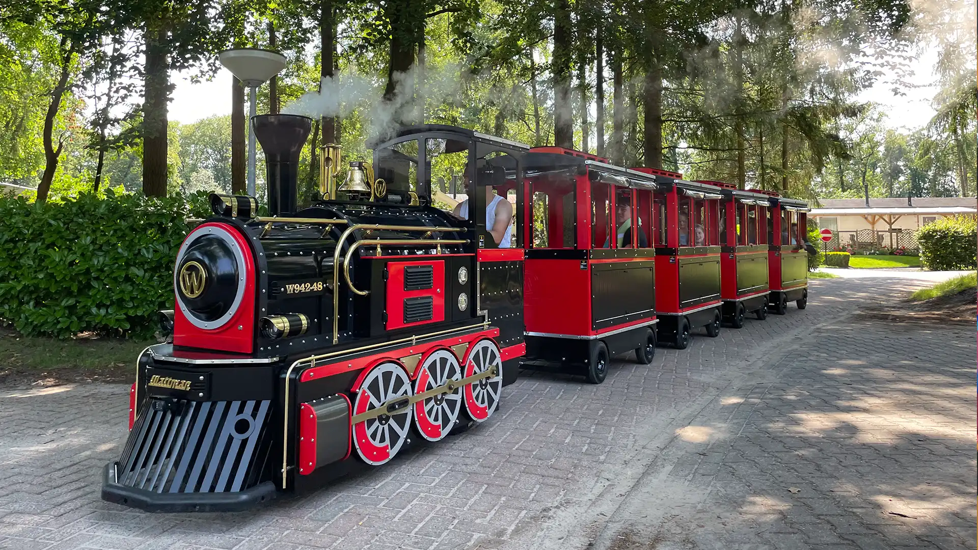Wattman Maxi Express trackless train in outdoor park operation with full wagon configuration at an international venue